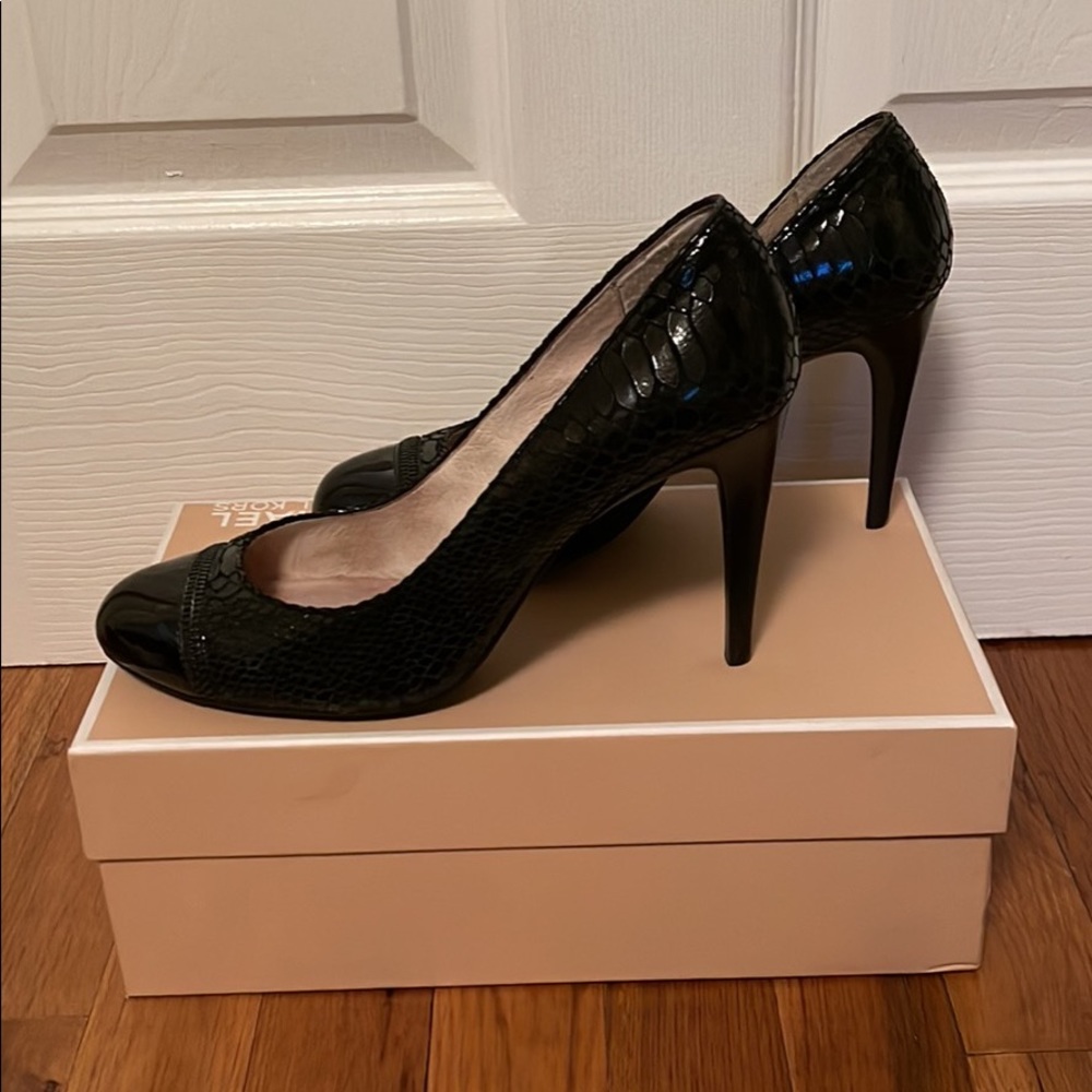 Michael Kors Size 8 1/2 Black Pumps